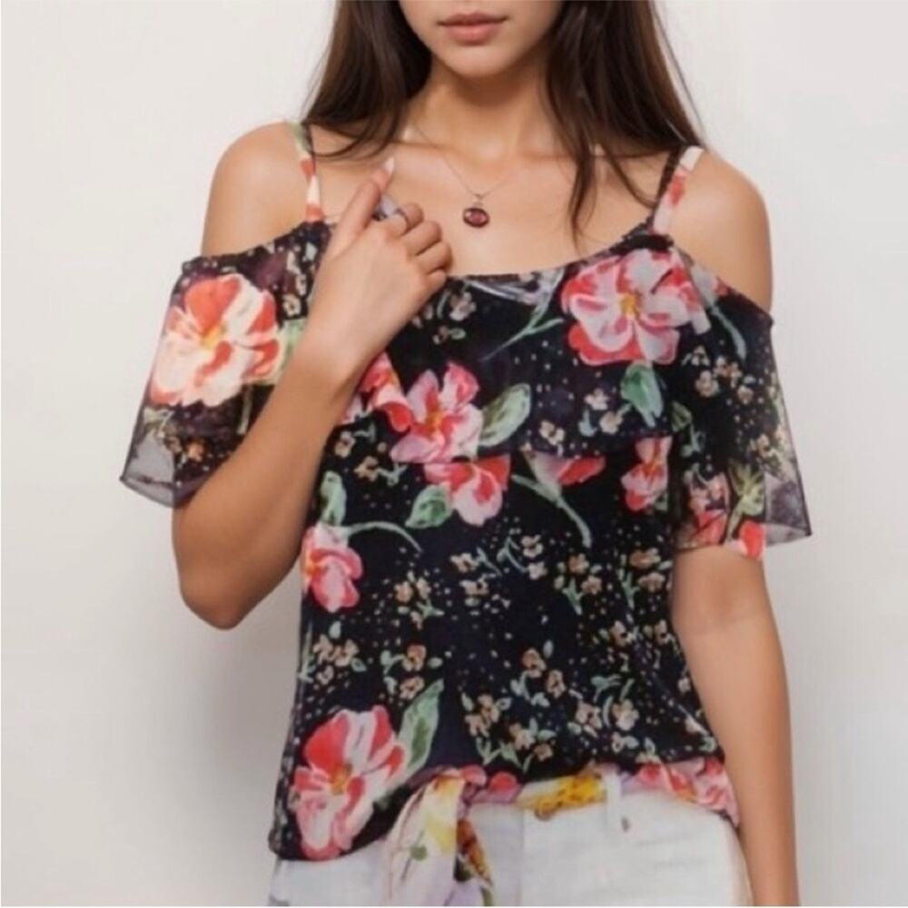 Cabi Fairytale navy blue pink floral ruffle cold shoulder top size Medium #5220